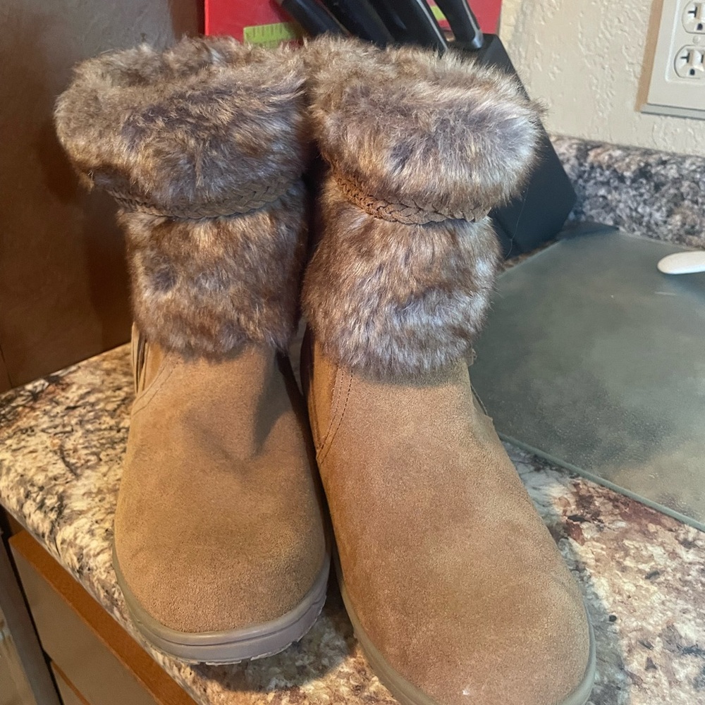 Minnetonka Brown Faux Fur Winter Boots